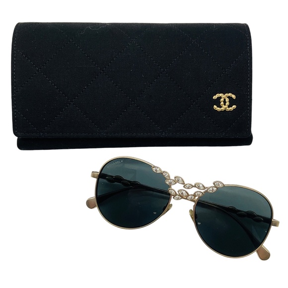 CHANEL GOLD CRYSTAL EMBELLISHED PILOT SUNGLASSES main image 9